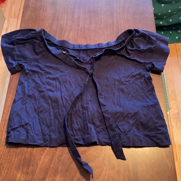 Off the shoulder Banana Republic tee. - Picture 2 of 3